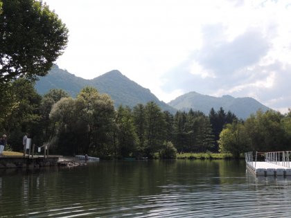 Se promener dans les bois ou le long du lac de Lourdes